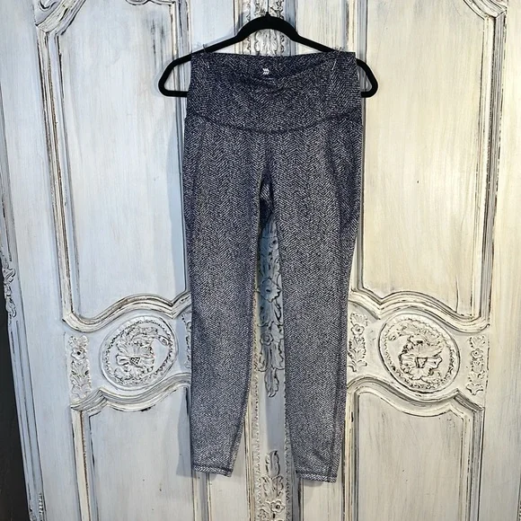 Curated Four Piece Workout Bundle - Picture 9 of 12